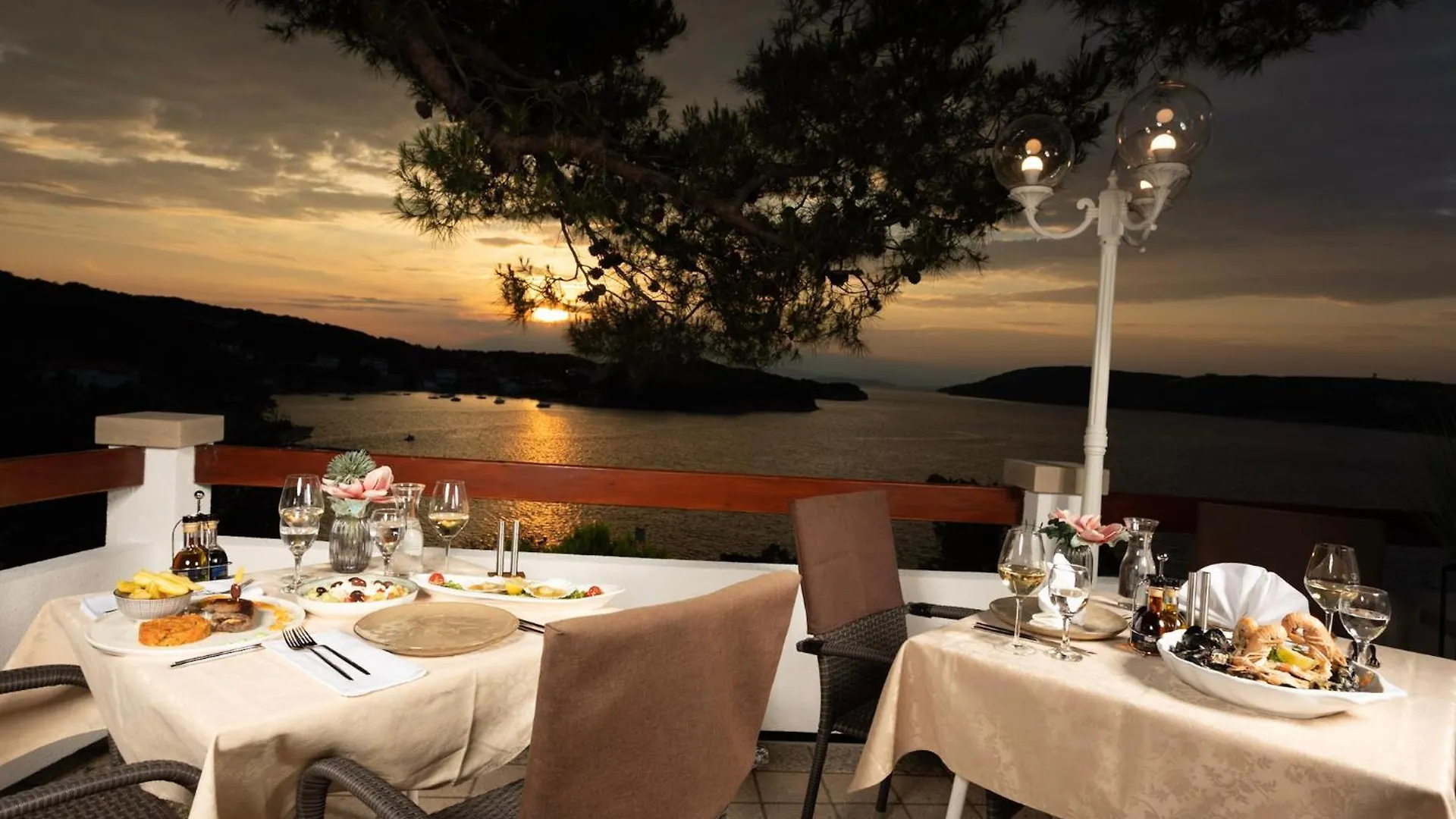 Bed & Breakfast Apartements And Rooms Next To The Sea - Belveder Rab Sea And Sunset Wiew Supetarska Draga